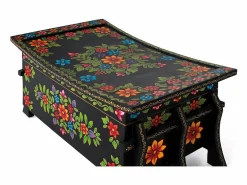 Baúl en madera de mango en color negro con detalles pintados a mano^Giner y colomer