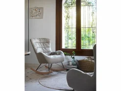 Balancín tapizado en , patas metal y patín madera de haya Beige