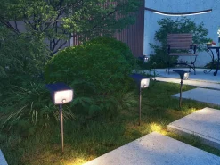 SOLARGEO Conjunto de 2 balizas solares o apliques de pared con sensor de movimiento - 700 lúmenes - CHENDI Negro Hot