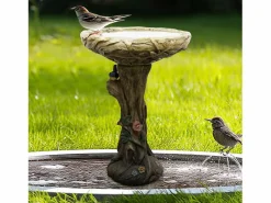 Fuente para pájaros de hormigón, diseño de madera, con pájaro decorativo (45,5x45,5x65 cm) Marru00f3n Best