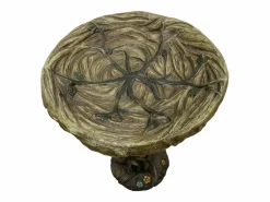 Fuente para pájaros de hormigón, diseño de madera, con pájaro decorativo (45,5x45,5x65 cm) Marru00f3n Best