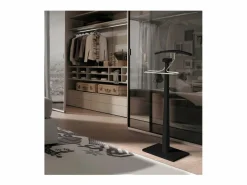 Galan 368 lacado en y herraje cromo. 112 cm(alto), 46 cm (ancho), 34 cm(fondo). Negro Best