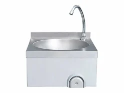 Fregadero|Lavabo de acero inoxidable con grifo y dispensador de jabón.