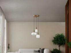 Lámpara de araña de metal - Dorada y blanca - 3 pantallas Alt.130 x L. 55 cm - OSKA^OZAIA Online