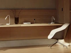 Lámpara De Escritorio|Lámpara de mesa LED Stem 5W blanca, luz cálida, carga inalámbrica y cabezal ajustable