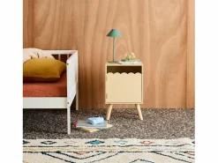 Sweeek Mesita de noche infantil con patas de madera de pino, 1 puerta natural Color natural claro Discount