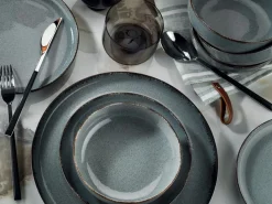 Servicio de vajilla, platos, platos, de porcelana de 18 piezas - - SANCHA^OZAIA Sale
