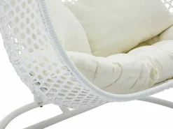 MYLIA Sillón colgante de 2 plazas de ratán trenzado y cojín beige - VAHINA de Blanco