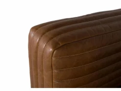 Giner y colomer Sillón De Piel|Sillón tapizado en cuero forma cúbica y patas de acero